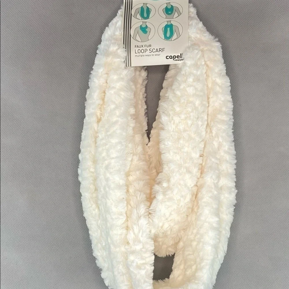 Women NWT infinity faux fur loop infinity scarf.